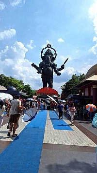 พระคเณศองค์ใหญ่ยืนคลอง 7